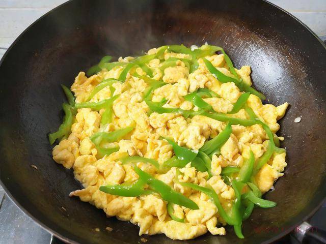 菜椒炒鸡蛋怎么做好吃,菜椒炒鸡蛋怎么做?