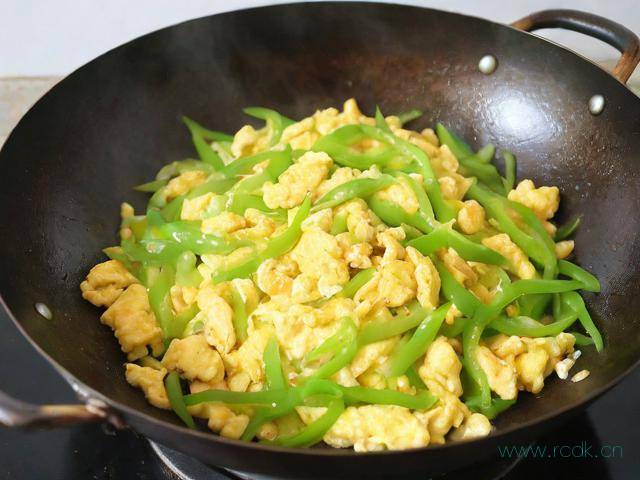 菜椒炒鸡蛋怎么做好吃,菜椒炒鸡蛋怎么做?