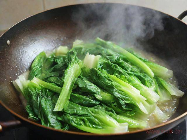 油麦菜怎么炒不会发黑,油麦菜怎么做不发黑