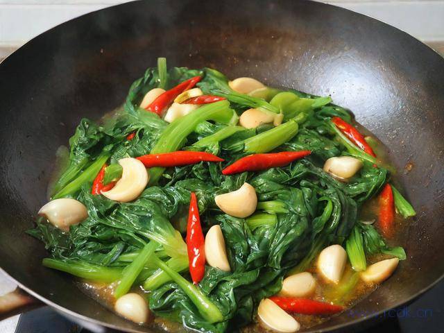 波菜怎么炒好吃好吃,波菜要怎么炒