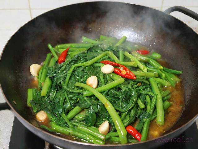 空心菜怎么炒的好吃,空心菜怎么炒好吃家常菜的做法